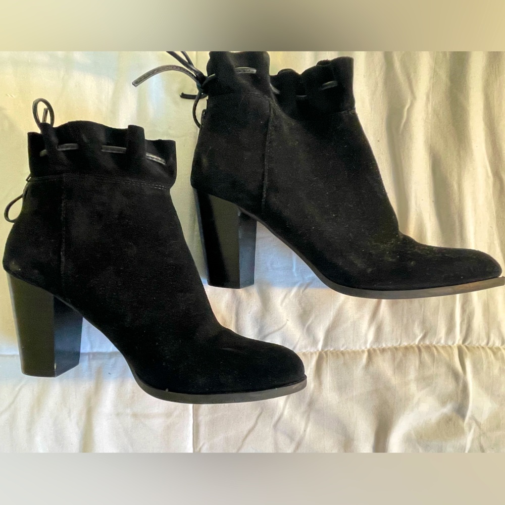 Black crown and ivy booties size 8m